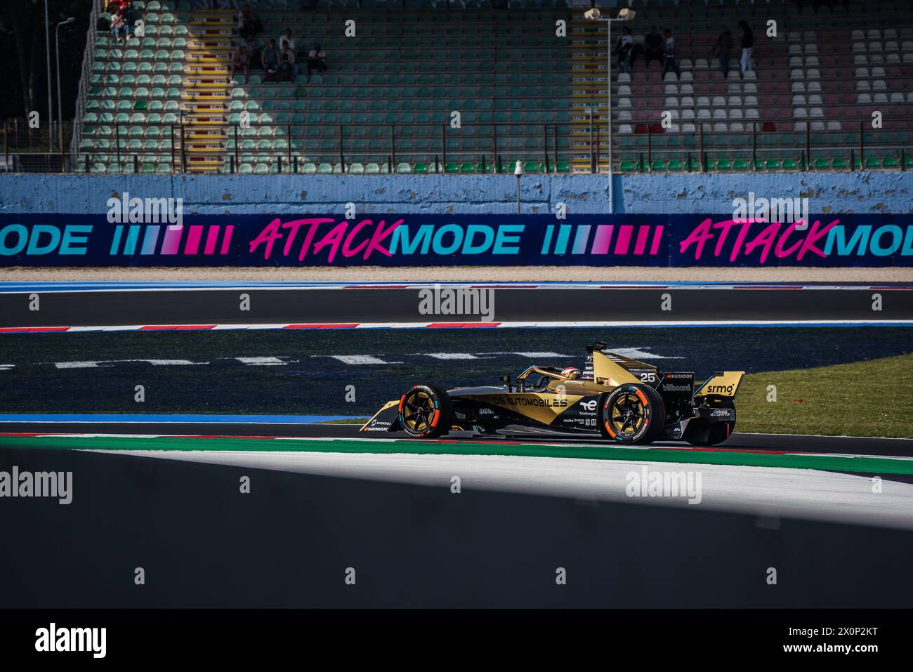 Misano Adriatico, Rimini, Italia. 13 aprile 2024. Jean-Eric Vergne del team DS Penske alla guida della sessione di qualificazione all'e-prix di Misano, 6° round del Campionato del mondo di Formula e (Credit Image: © Luca Martini/ZUMA Press Wire) SOLO PER USO EDITORIALE! Non per USO commerciale! Foto Stock