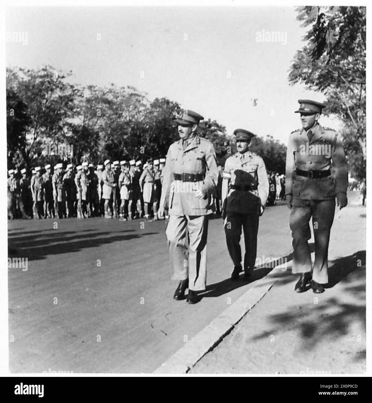 Lieut. Il generale Lavarack arriva in Siria per partecipare a una cerimonia militare formale. Foto Stock