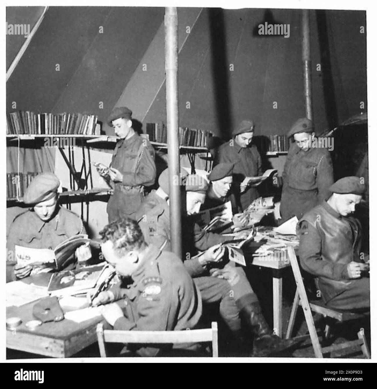 Le fotografie raffigurano le tende e le sale della chiesa allestite nell'area di smistamento per il personale dell'esercito britannico durante la seconda guerra mondiale Foto Stock