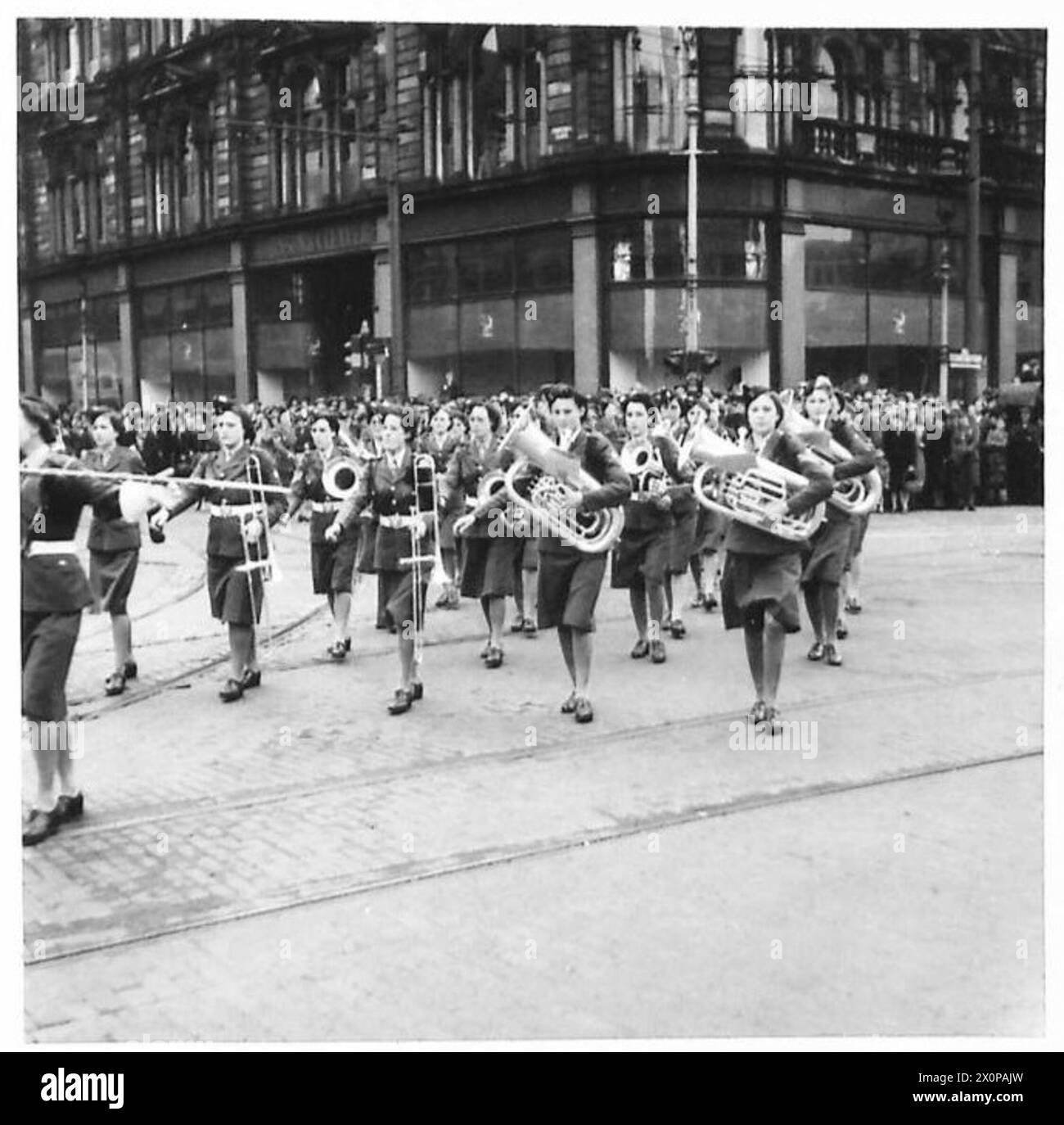La ATS Band esegue il suo concerto di addio all'arrivo al City Hall di Belfast. Foto Stock