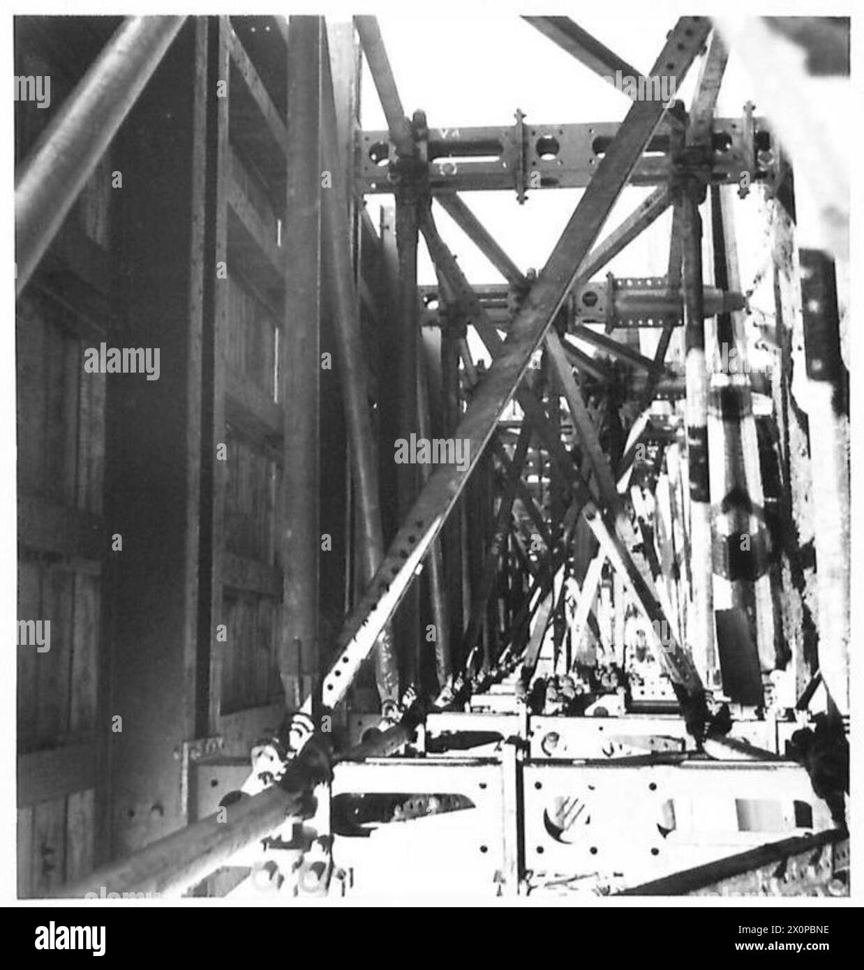 Le fotografie documentano le varie fasi della costruzione della "V" Tressling sotto un incarico speciale. Negativo fotografico. Foto Stock