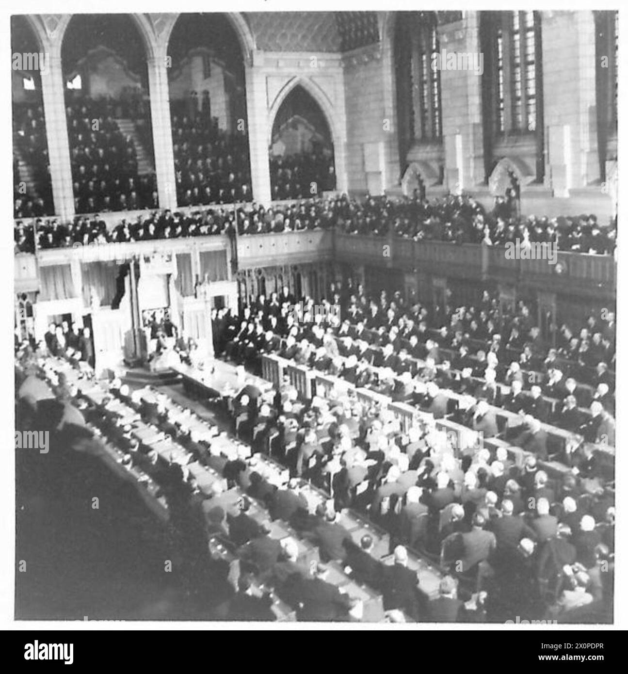 SIGNOR WINSTON CHURCHILL IN CANADA - il primo Ministro ha visto fare il suo discorso alla camera dei comuni canadese. Negativo fotografico, British Army Foto Stock