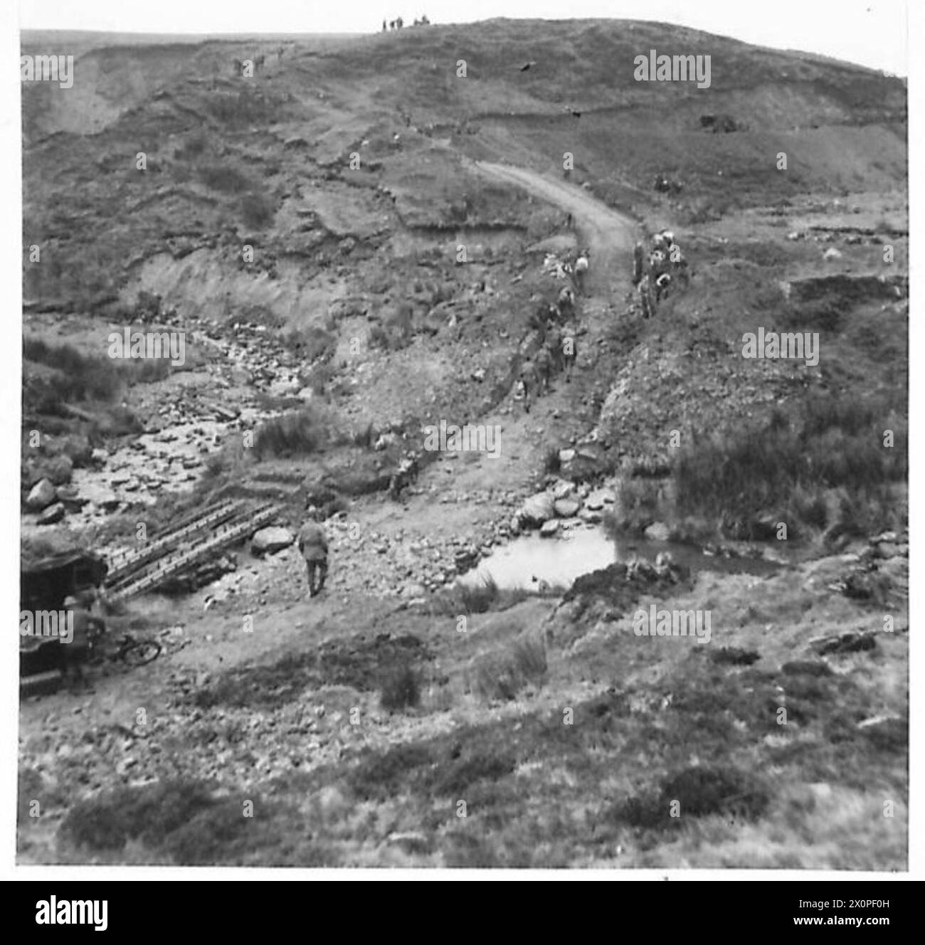 L'inizio di una nuova strada di montagna attraverso le Sperrins in Irlanda del Nord, costruita dai Royal Engineers. La fotografia documenta le prime fasi della costruzione. Foto Stock