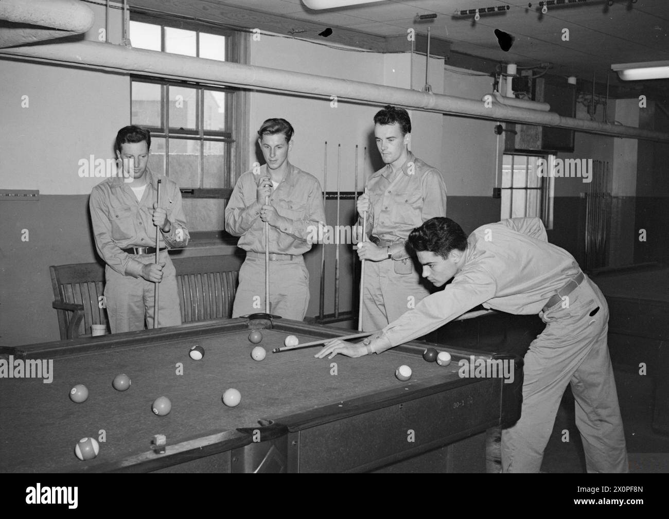 I piloti della British Fleet Air Arm si addestrano negli Stati Uniti insieme ai cadetti americani nell'aviazione navale primaria e nelle esercitazioni di atterraggio delle portaerei da Bunker Hill, Pensacola, Jacksonville, Fort Lauderdale e Maine nel novembre 1944. Foto Stock