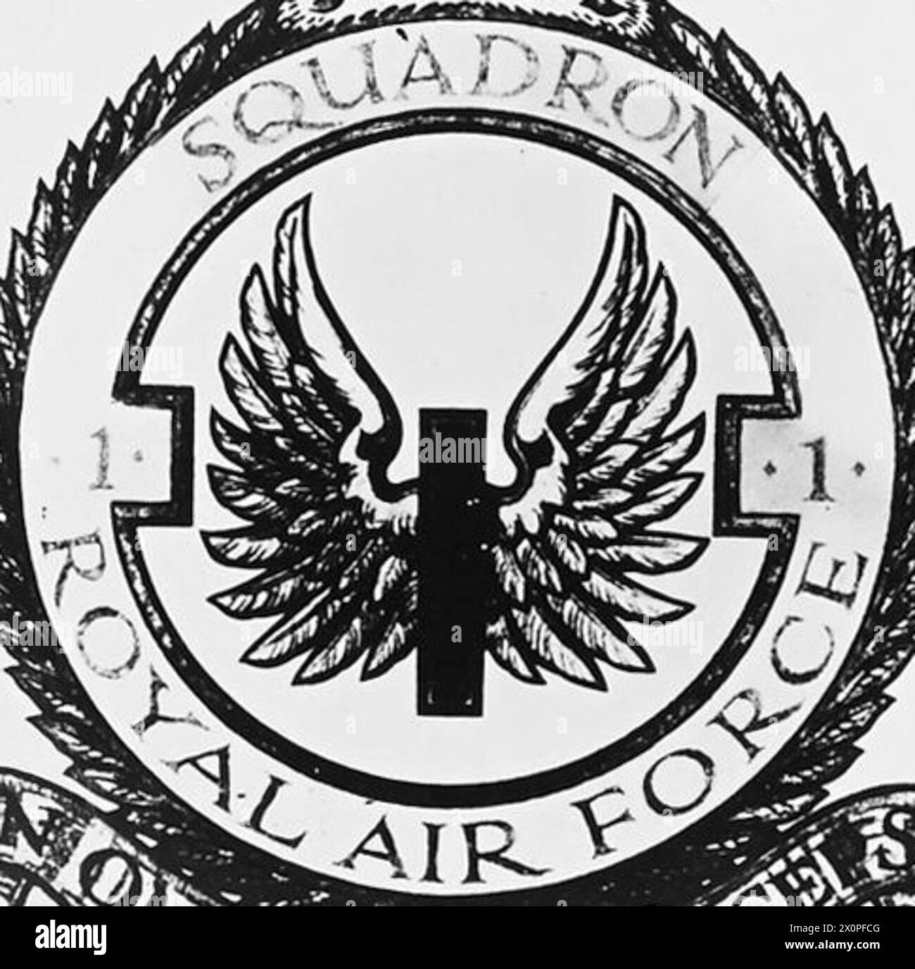 Il distintivo del No.1 Squadron della RAF, recante il motto "in Omnibus Princeps" (primo in tutto), rappresenta l'identità e il patrimonio dello squadrone. Foto Stock