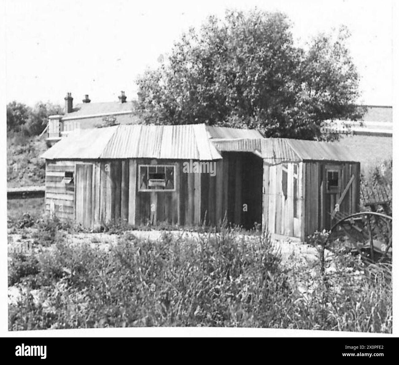 Le cassette mimetiche sono dispiegate per fornire posizioni difensive e protezione alle truppe in posizioni strategiche. Foto Stock