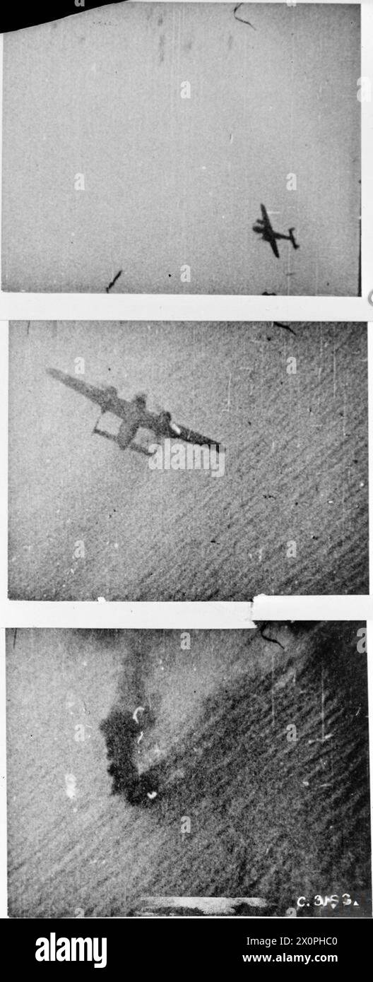 Il sergente M. Liskutin del No. 312 (Cecoslovacco) Squadron RAF abbatte un Dornier Do 217 oltre il Canale della Manica mentre pattuglia un convoglio di ritorno dal raid di Dieppe in un Supermarine Spitfire Mark V. Foto Stock