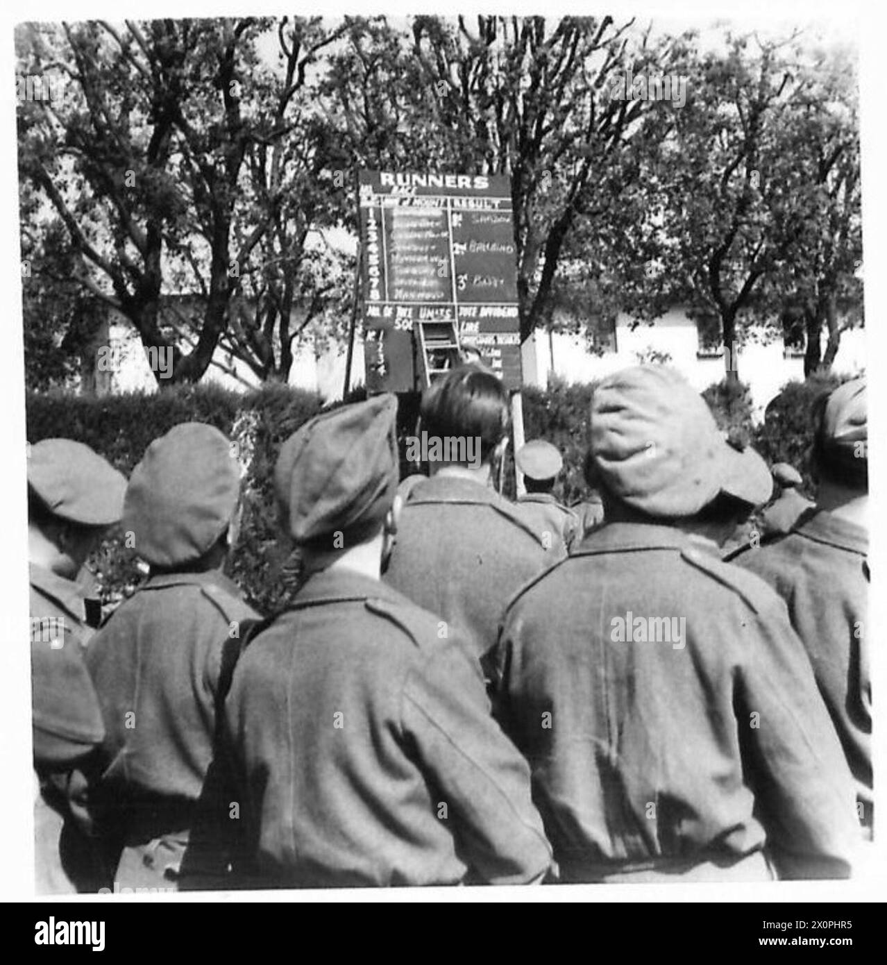 ITALIA : GARA A FIRENZE - il risultato della GARA sulla prima gara è segnato. Negativo fotografico, British Army Foto Stock