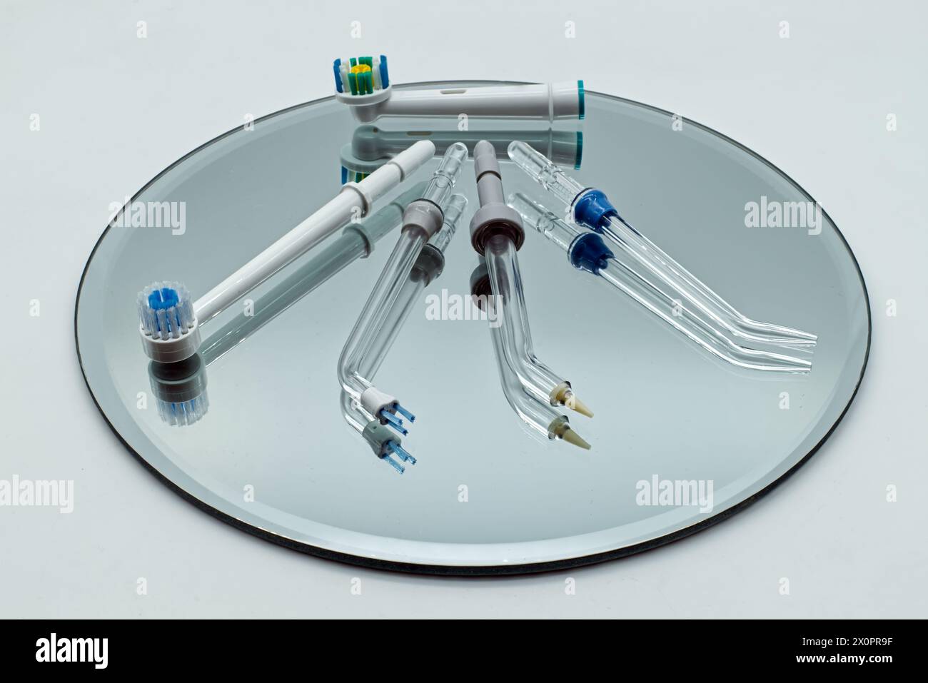Strumenti per lavaggio e pulizia dentale per il flussante dell'acqua. Foto Stock