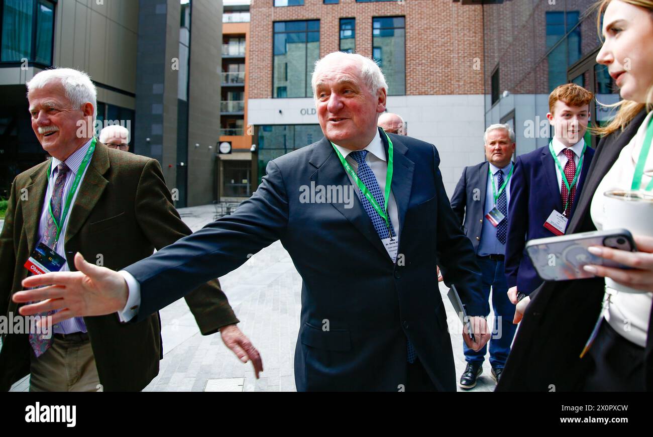 L'ex leader del Taoiseach e Fianna Fail Bertie Ahern arriva al Fianna Fail Ard Fheis, al Royal Convention Centre di Dublino. Data foto: Sabato 13 aprile 2024. Foto Stock