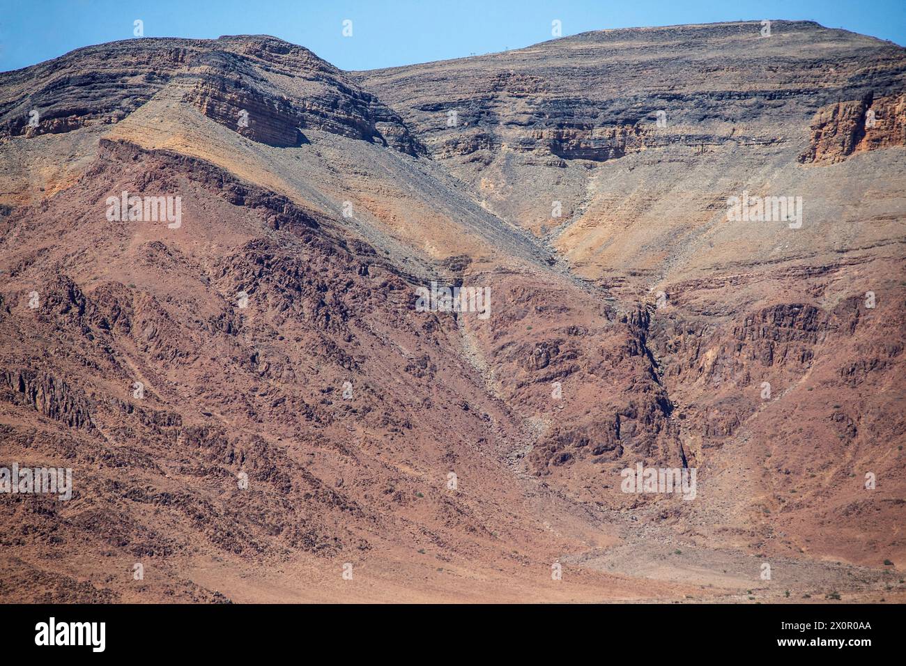 Grida e erosione delle montagne nella riserva Namib Rand. Foto Stock