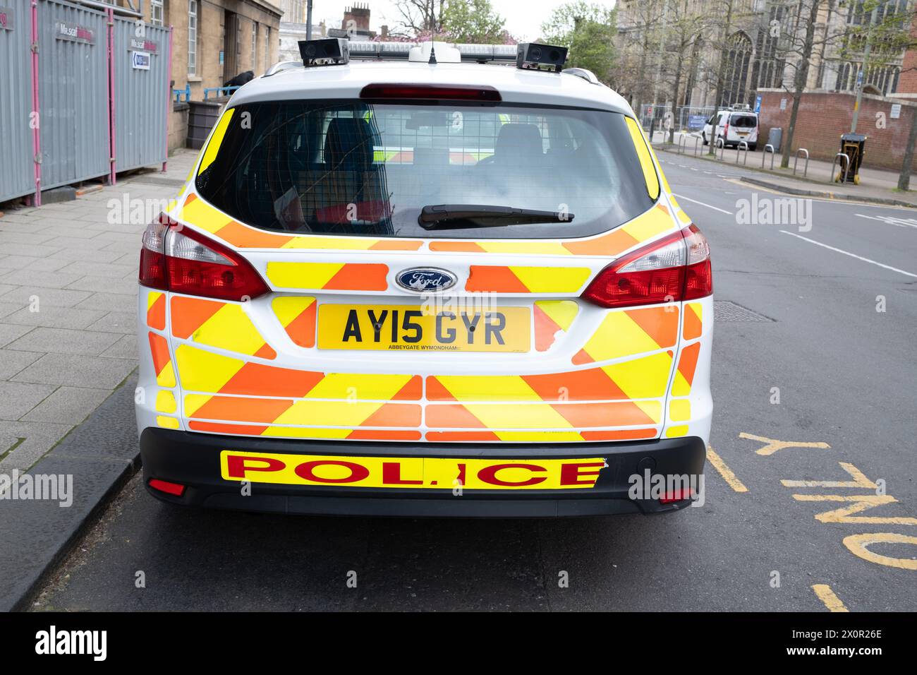 Norwich, Norfolk, Regno Unito – 7 aprile 2024. Auto di pronto intervento della polizia parcheggiata fuori dalla stazione di polizia di Bethel Street, Norwich Foto Stock