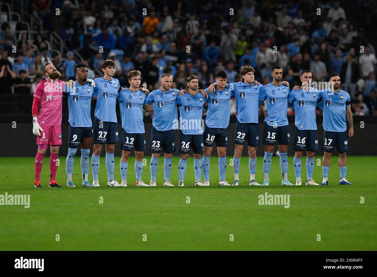 13 aprile 2024; Allianz Stadium, Sydney, NSW, Australia: A-League Football, Sydney FC contro Western Sydney Wanderers; le squadre si allineano per riconoscere gli eventi a Bondi Junction Westfield all'inizio della giornata Foto Stock