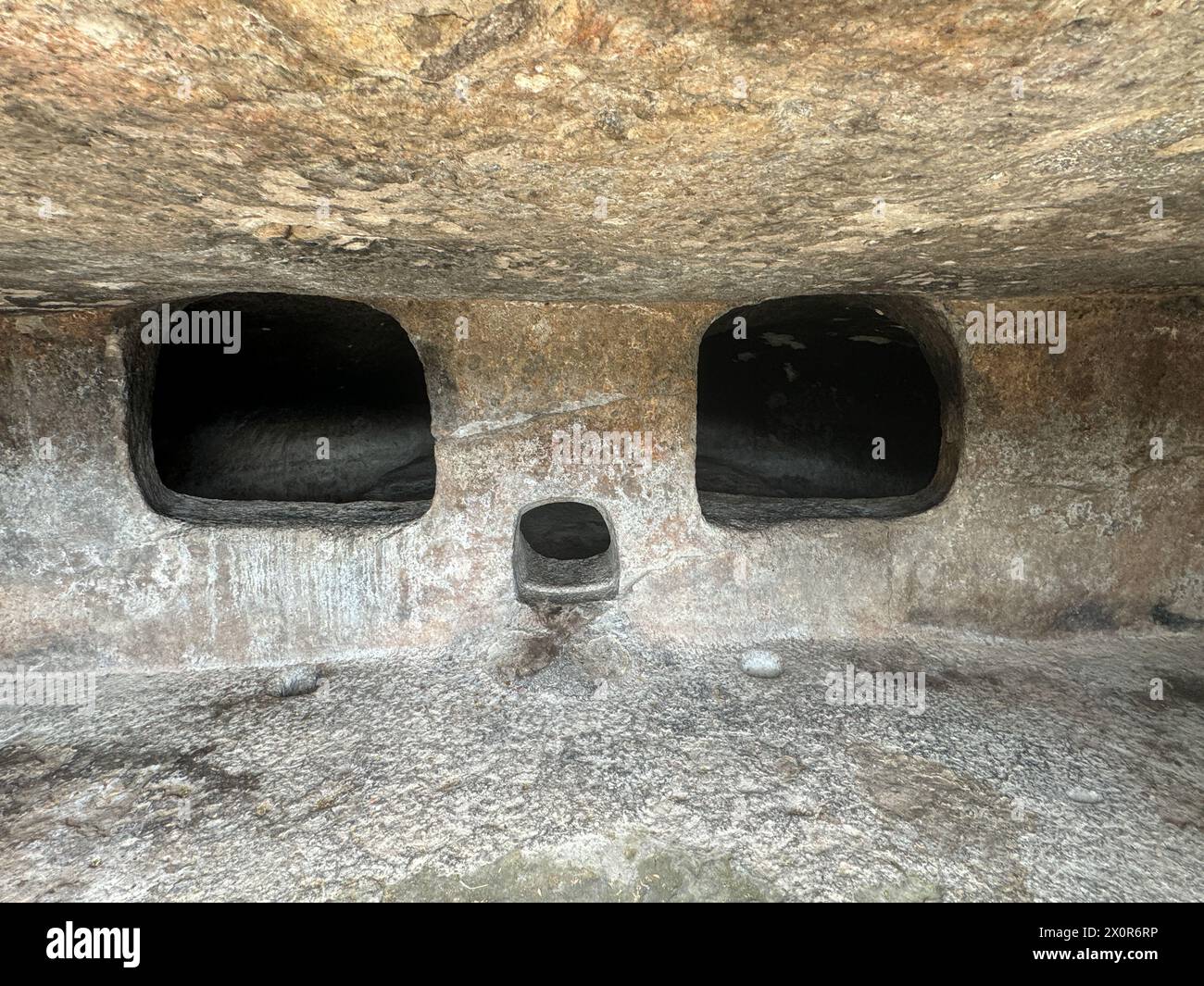 Domus de Janas di Montessu necropoli pre-nuragica e nuragica di villaperuccio sud sardegna Foto Stock