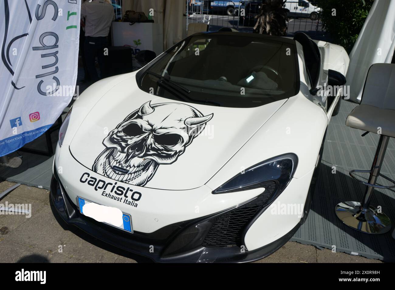Gran Premio di Napoli, Italia - Racing show, 14 aprile 2024 - McLaren 650S - Skull Foto Stock