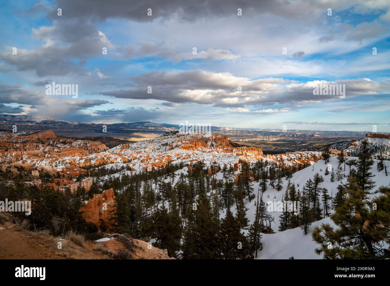 Pomeriggio invernale al Bryce Canyon National Park dello Utah da Sunset Point. Foto Stock