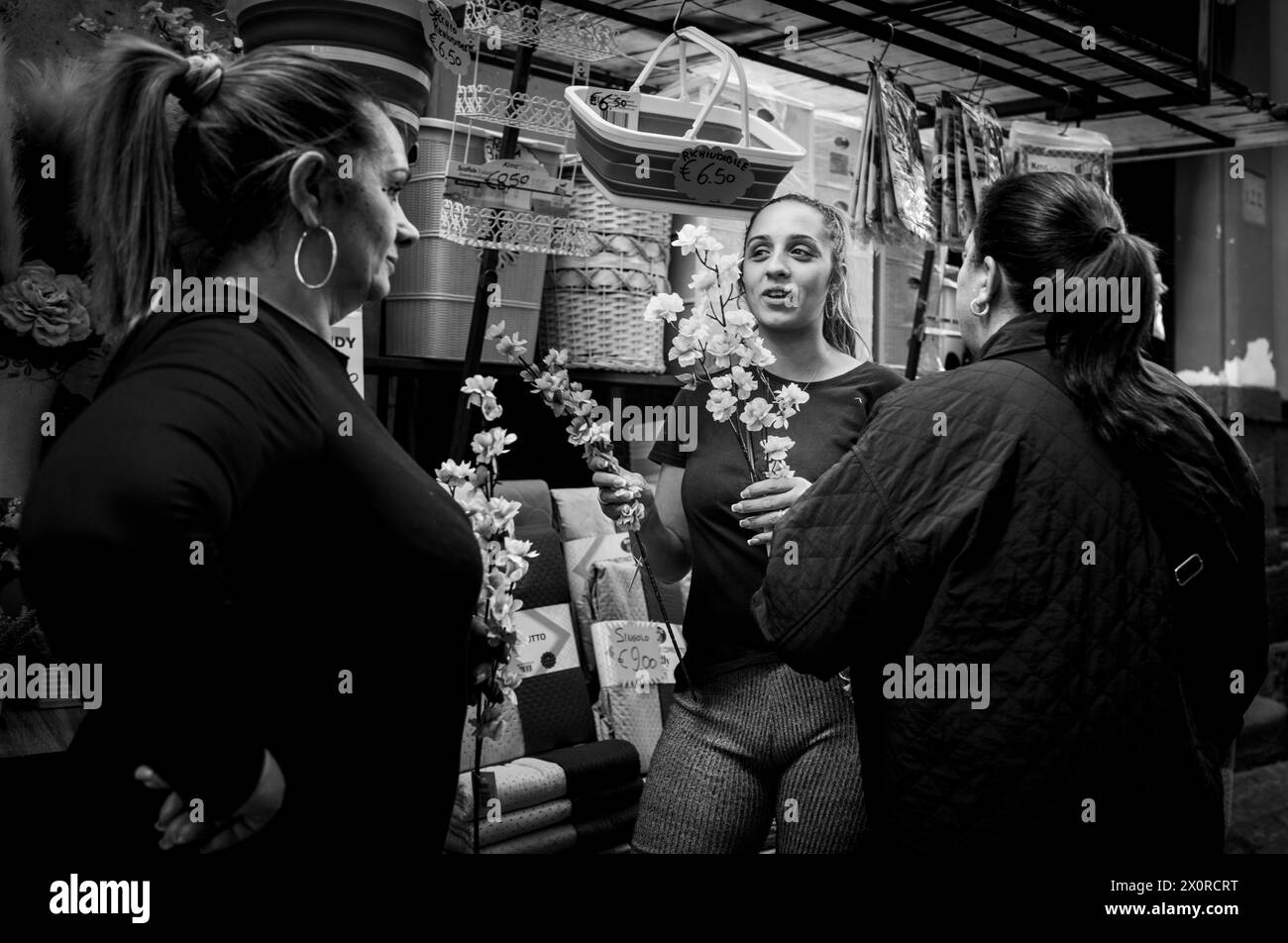 Fotografia di strada nel quartiere spagnolo, Napoli, Italia Foto Stock