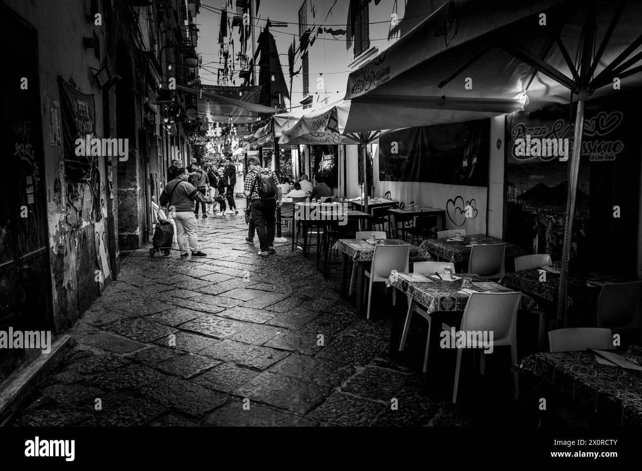 Fotografia di strada nel quartiere spagnolo, Napoli, Italia Foto Stock