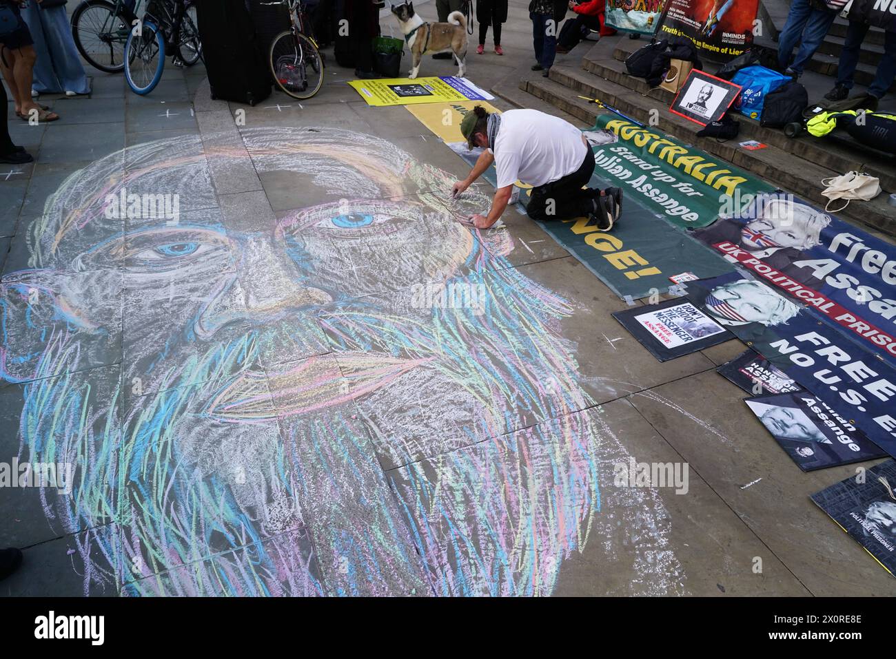 DATA RECORD NON DICHIARATA protesta per Julian Assange al Piccadilly Circus di Londra protesta per Julian Assange al Piccadilly Circus di Londra. Questa settimana segna 5 anni dalla sua cattura e incarcerazione. Londra Inghilterra Regno Unito Copyright: XJoaoxDanielxPereirax Foto Stock