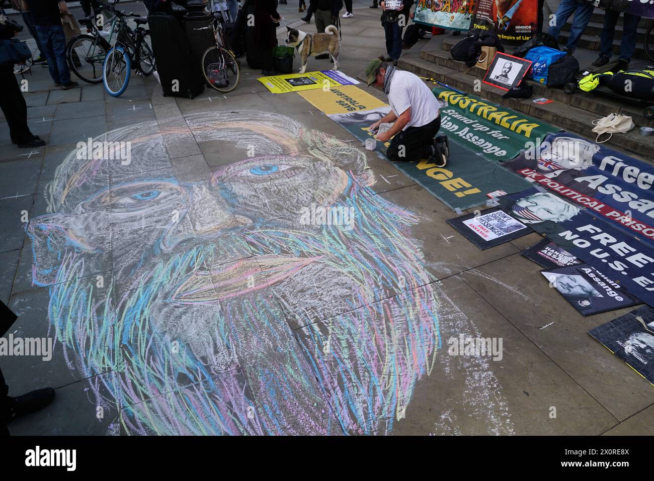 DATA RECORD NON DICHIARATA protesta per Julian Assange al Piccadilly Circus di Londra protesta per Julian Assange al Piccadilly Circus di Londra. Questa settimana segna 5 anni dalla sua cattura e incarcerazione. Londra Inghilterra Regno Unito Copyright: XJoaoxDanielxPereirax Foto Stock