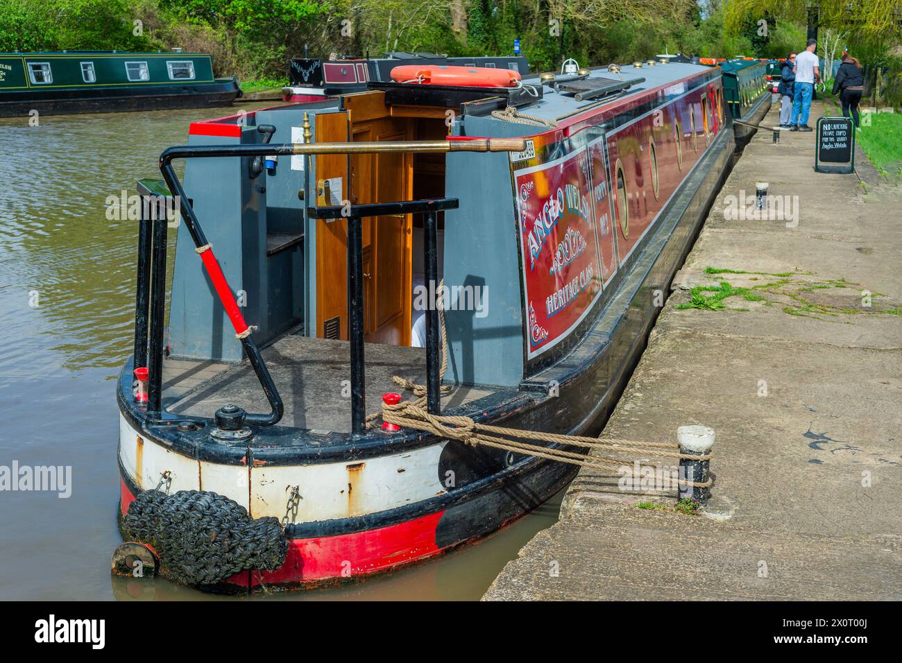 canal inland waterway narrow boat barge houseboat warwickshire west midlands inghilterra regno unito Foto Stock
