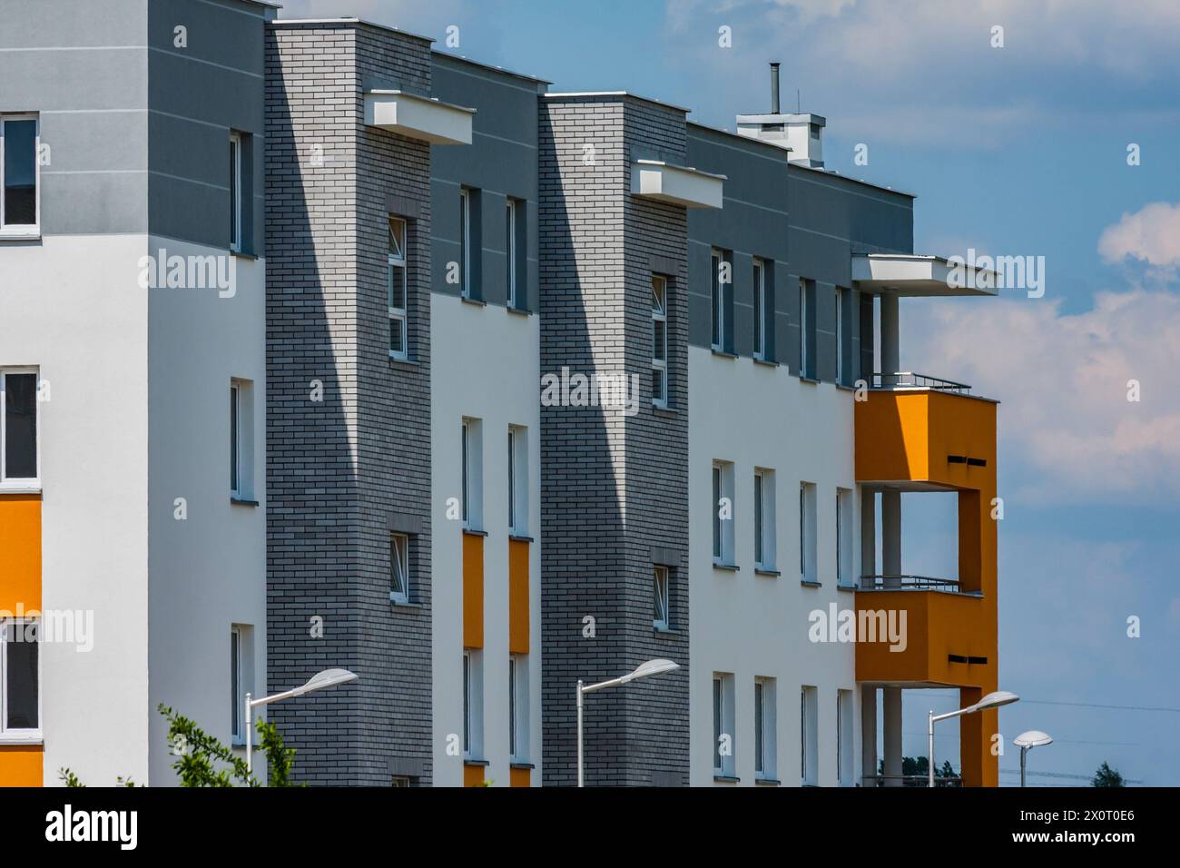 Closeup, frammento di moderna architettura Residenziale creato di vetro calcestruzzo e mattoni Foto Stock