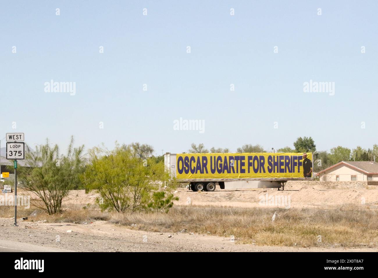 Un cartello per Oscar Ugarte per lo sceriffo può essere visto lungo il Texas, Stati Uniti. , . Per la prima volta in 16 anni ci sarà un nuovo sceriffo, mentre l'incumbent Richard Wiles si dimette, rendendo questa gara altamente contesa con cinque democratici in competizione per l'ambito seggio. (Foto di: Alexandra Buxbaum/Sipa USA) credito: SIPA USA/Alamy Live News Foto Stock