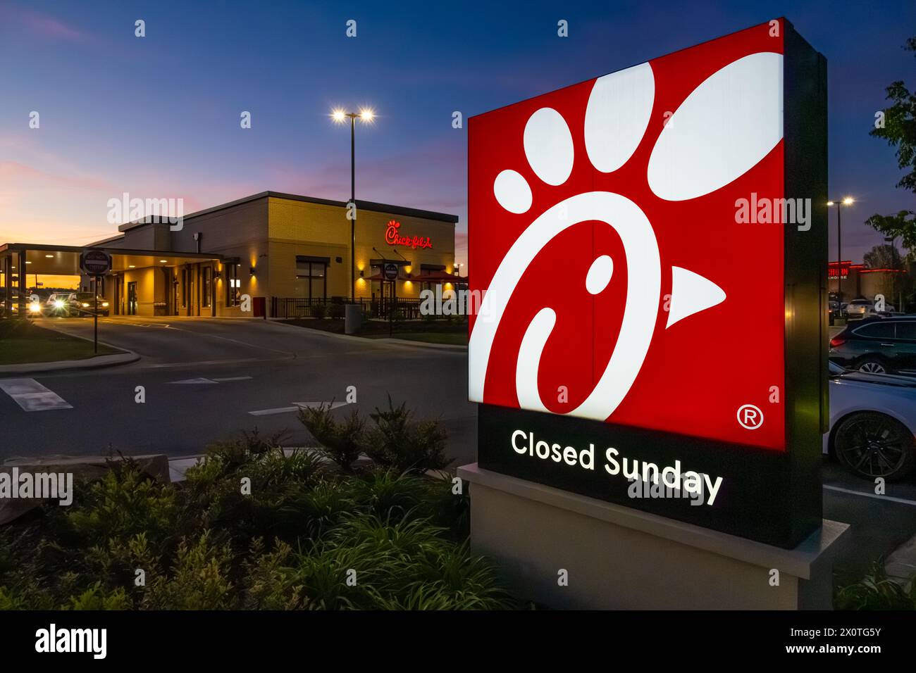 Chick-fil-Un ristorante con drive-thru a più corsie a Oxford, Alabama. (USA) Foto Stock