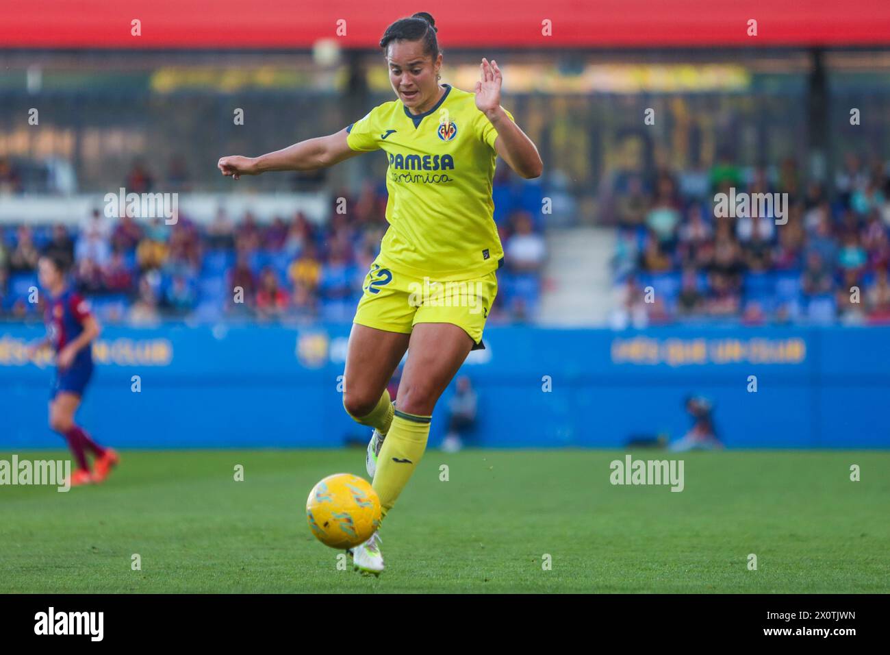 Barcellona, Spagna. 13 aprile 2024. Barcellona, Spagna, 13 aprile 2024: Kayla Jay McKenna (12 Villarreal CF) in azione durante la partita di calcio della Liga F tra FC Barcelona e Villarreal allo stadio Johan Cruyff di Barcellona, Spagna (Judit Cartiel/SPP) credito: SPP Sport Press Photo. /Alamy Live News Foto Stock