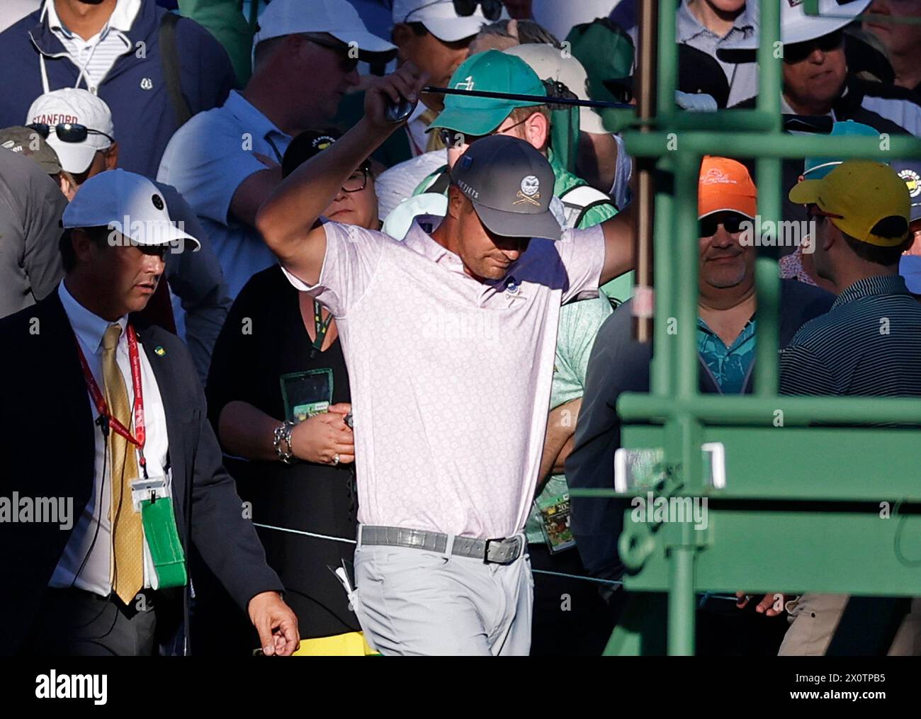 Augusta, Stati Uniti. 13 aprile 2024. Bryson DeChambeau reagisce mentre spara un doppio bogey sulla quindicesima buca durante il terzo round del Masters Tournament all'Augusta National Golf Club di Augusta, Georgia, sabato 13 aprile 2024. Foto di John Angelillo/UPI credito: UPI/Alamy Live News Foto Stock