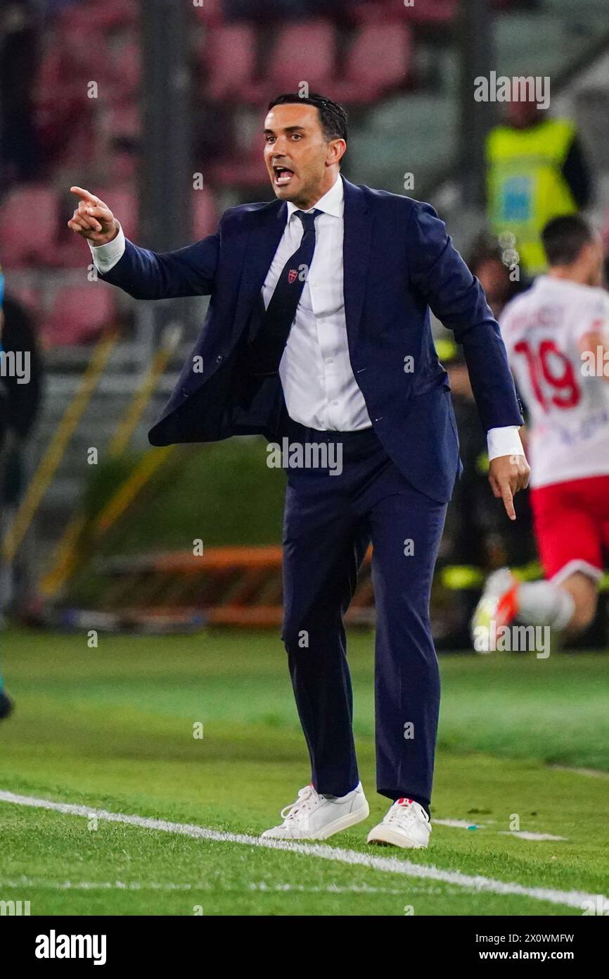 L'allenatore Raffaele Palladino (AC Monza) durante la partita di calcio di serie A tra Bologna FC e AC Monza il 13 aprile 2024 allo Stadio Dall'Ara di Bologna - crediti: Luca Rossini/e-Mage/Alamy Live News Foto Stock
