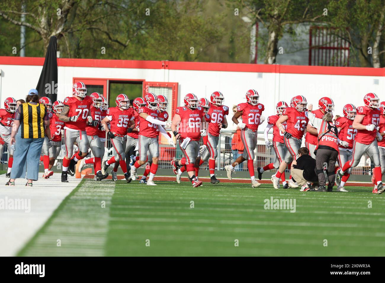 AMSTERDAM, PAESI BASSI - 13 APRILE: Amichevole partita di football americano tra gli Amsterdam Crusaders e i Bristol Aztecs allo Sportpark Sloten il 13 aprile 20 Foto Stock