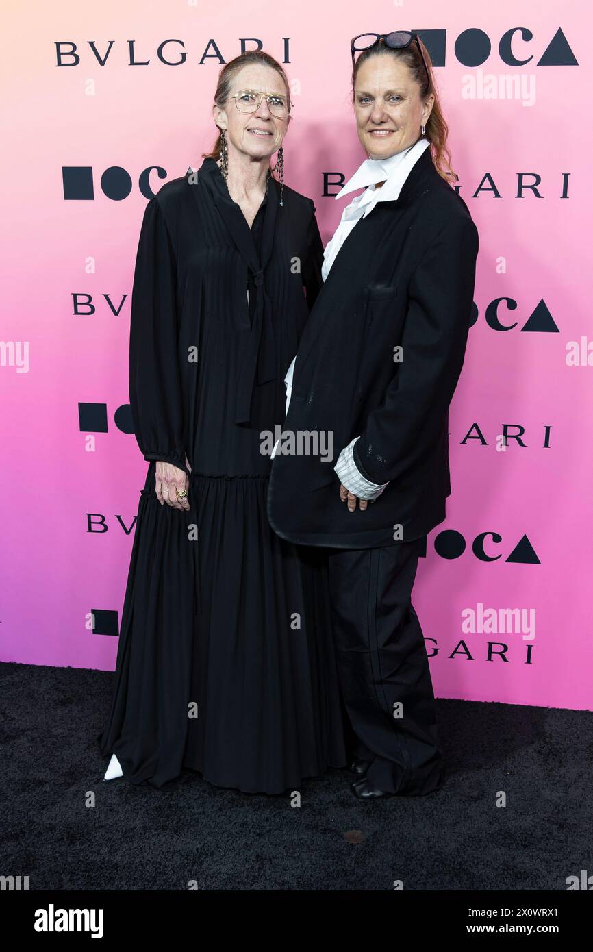 Mary Weatherford e Andrea Bowers assistono agli arrivi del "MOCA Gala" al Geffen Contemporary al MOCA di Los Angeles, CALIFORNIA, il 13 aprile 2024. (Foto di Corine Solberg/SipaUSA) Foto Stock