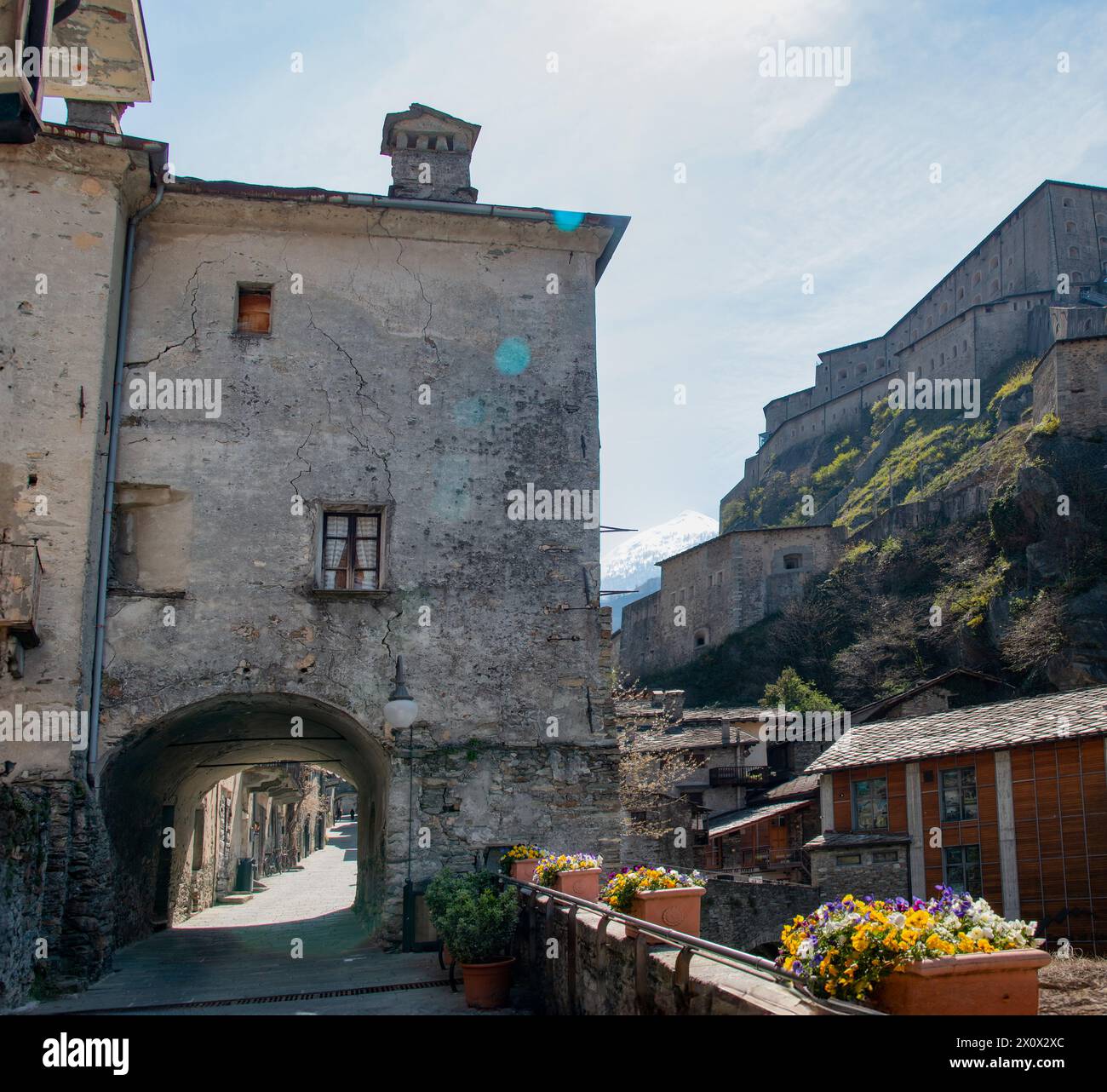Splendida città medievale di Bard, Valle d'Aosta, Piemonte, Italia Foto Stock