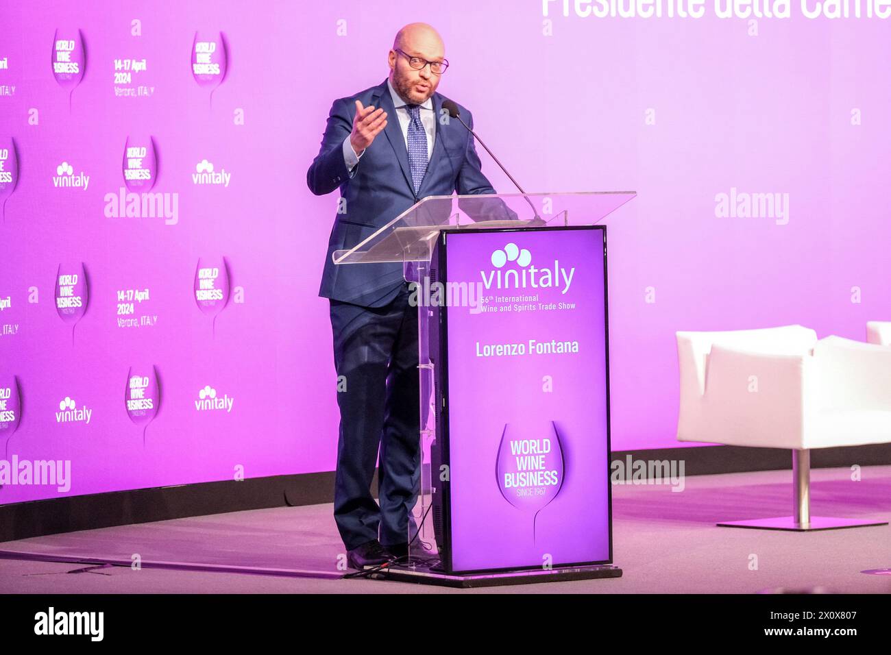 Verona, Italia. 14 aprile 2024. Il Presidente delle camere Lorenzo Fontana durante la cerimonia di apertura della 56a edizione del Vinitaly, esposizione internazionale del vino e degli alcolici a Verona il 14 aprile 2024. Italia crediti: Roberto Tommasini/Alamy Live News Foto Stock