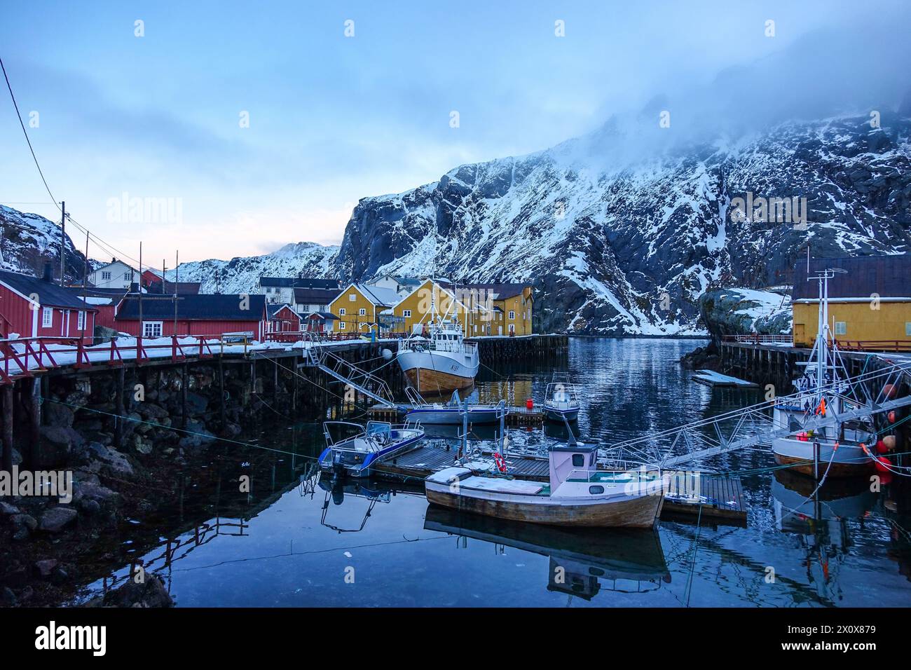 Ghiacciato Nusfjord, Lofoten, Norvegia Foto Stock