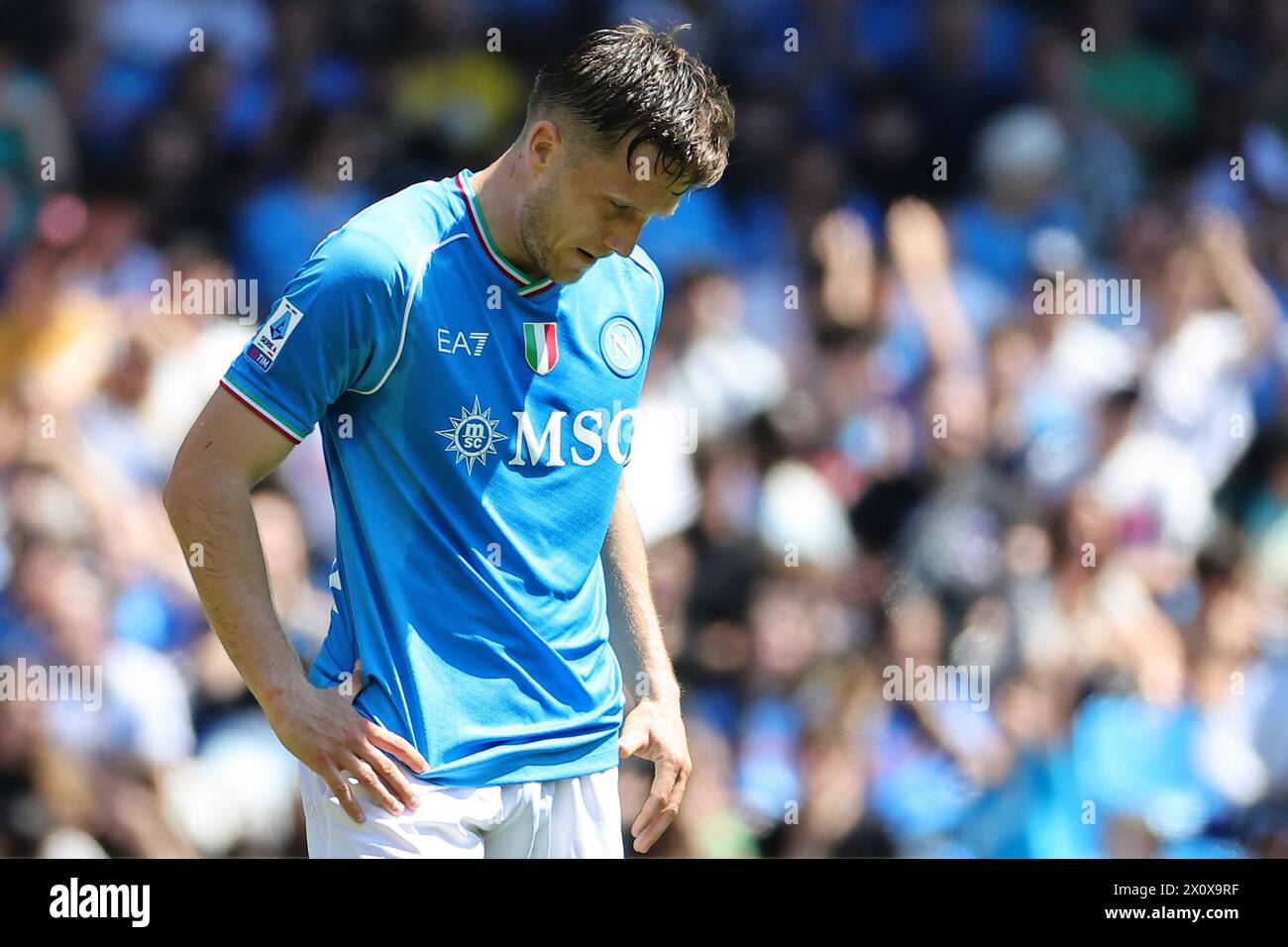 Piotr Zielinski della SSC Napoli scompare durante la partita di serie A tra il Napoli e il Frosinone calcio allo stadio Diego Armando Maradona di Napoli, 14 aprile 2024. Foto Stock