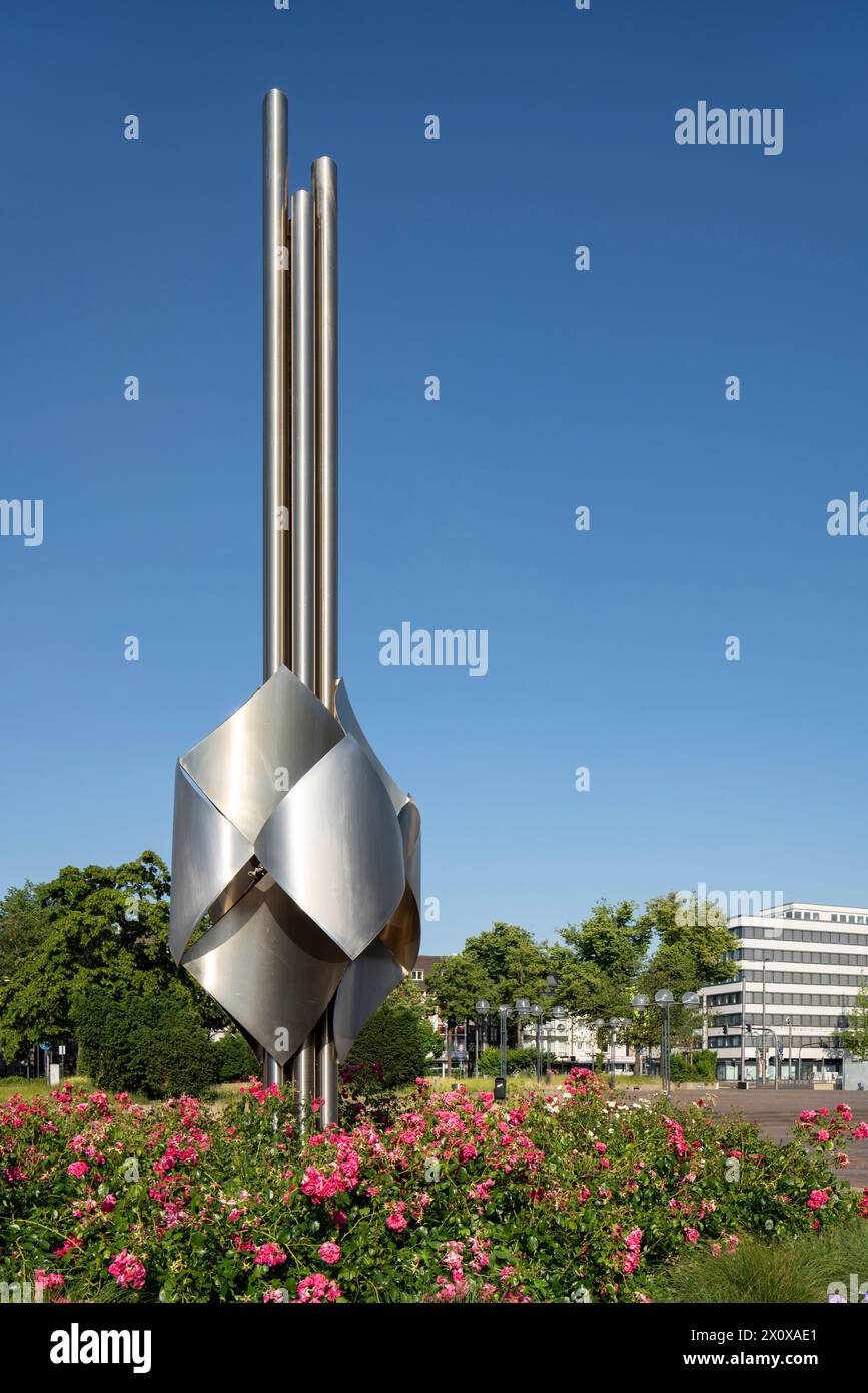 Krefeld, Theaterplatz, Edelstahlskulptur von Will Brüll Foto Stock