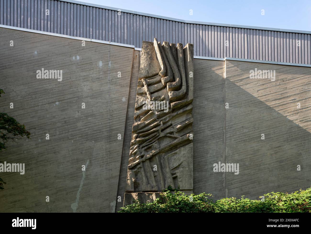 Krefeld, Kunst im öffentlichen Raum: Gottfried Gruner: „Ohne Titel“ Badezentrum Bockum, 1965, Objekt-Nummer 223 Foto Stock