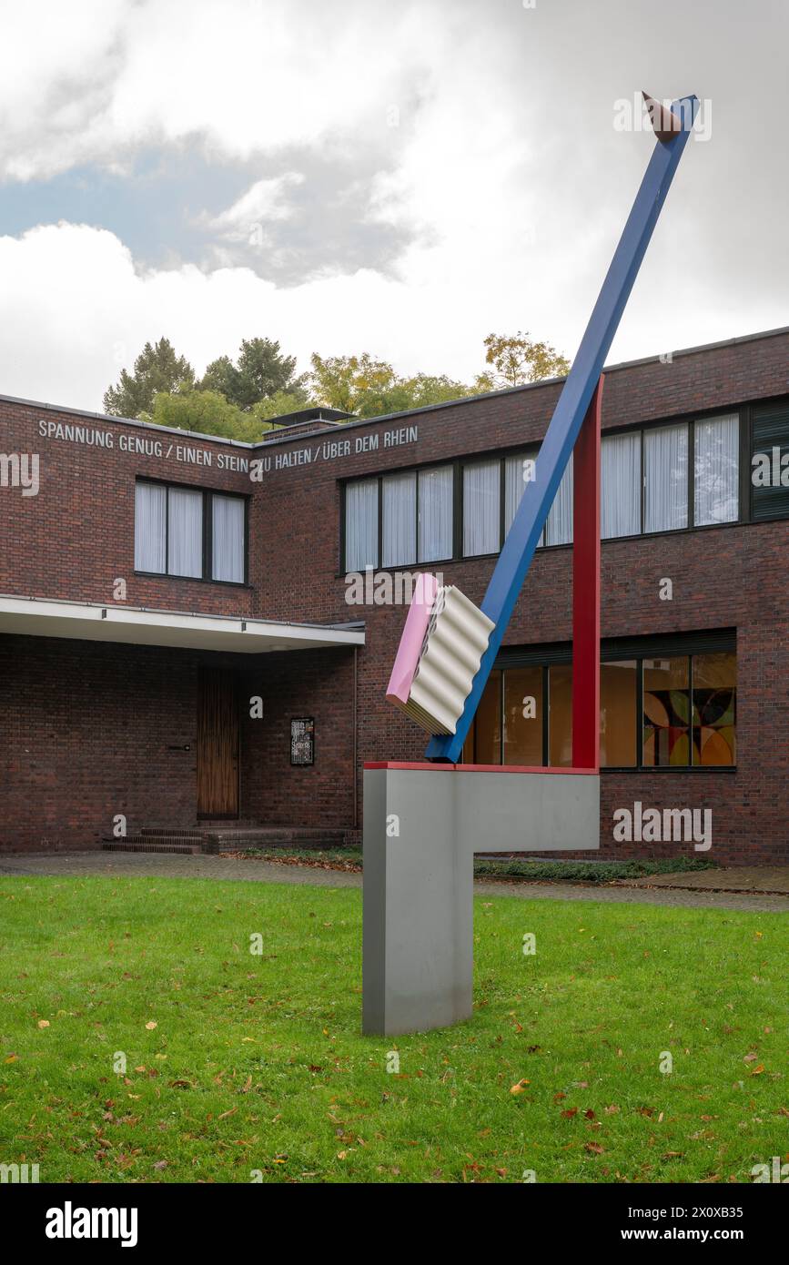 Krefeld, Kunst im öffentlichen Raum: Haus Esters, Claes Oldenburg, Großskulptur „Zahnbürste“, 1981-1983, Objekt-Nummer 423 Foto Stock