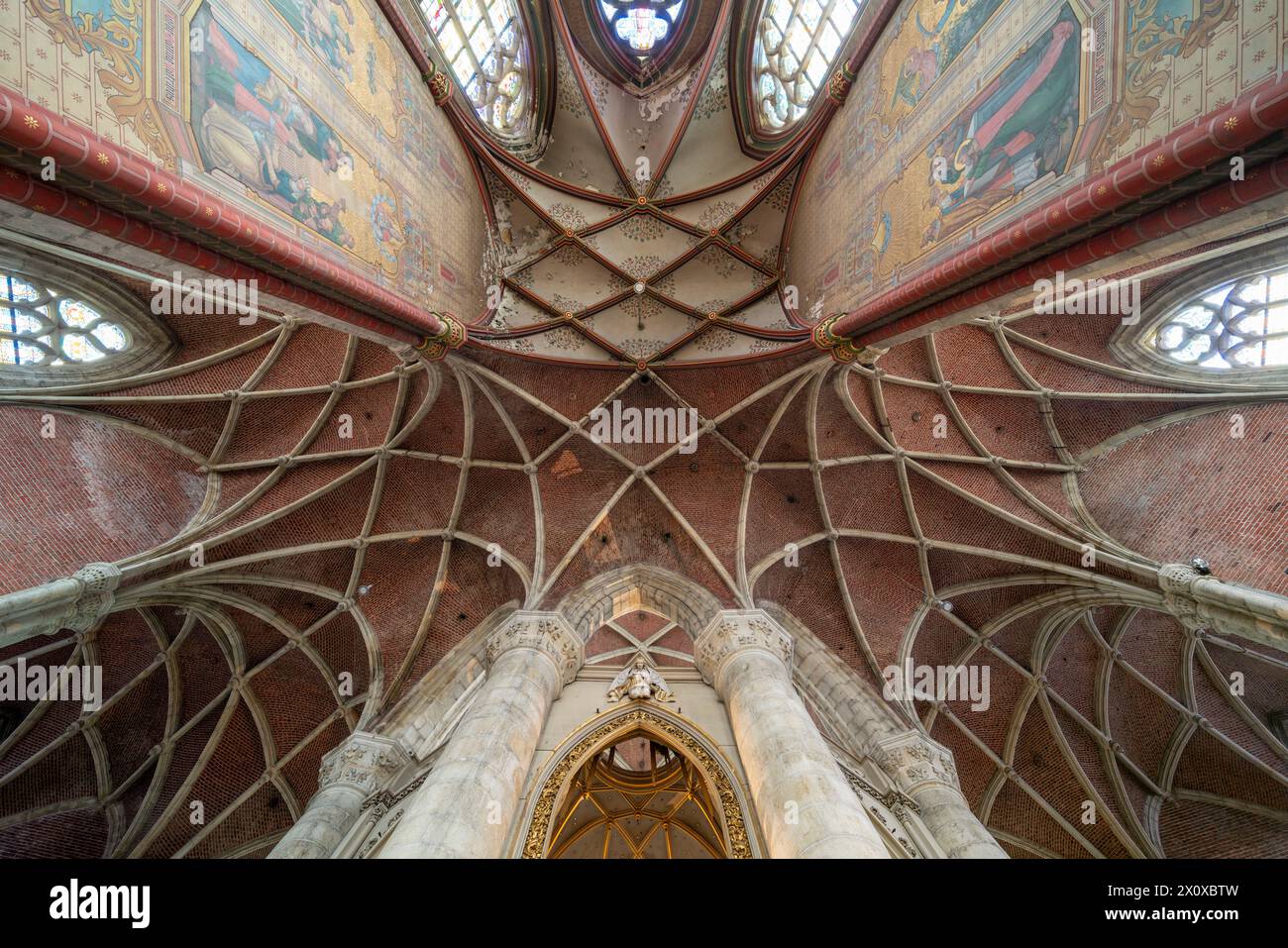 Gent, Sint-Michielskerk, Sankt Michael, Blick ins Gewölbe des Chorumgangs Foto Stock
