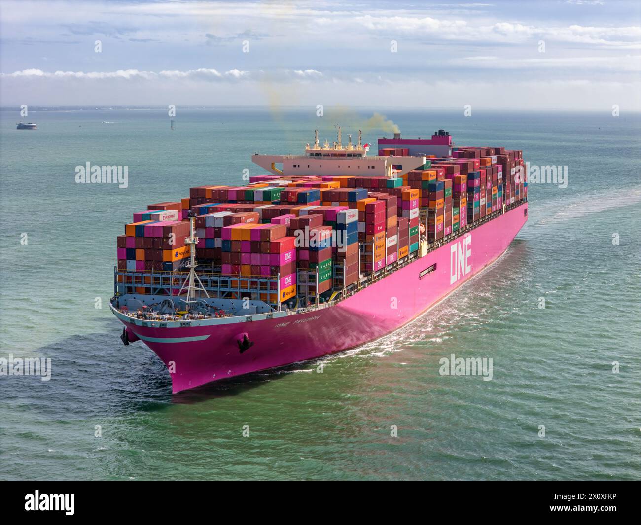 One Triumph è un vettore di container ultra-large gestito da Ocean Network Express tra Asia ed Europa. Foto Stock