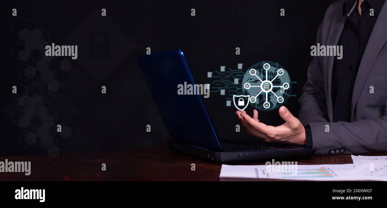 il proprietario dell'azienda sostiene l'ologramma. server online sicuro. accesso in tutto il mondo. Foto Stock