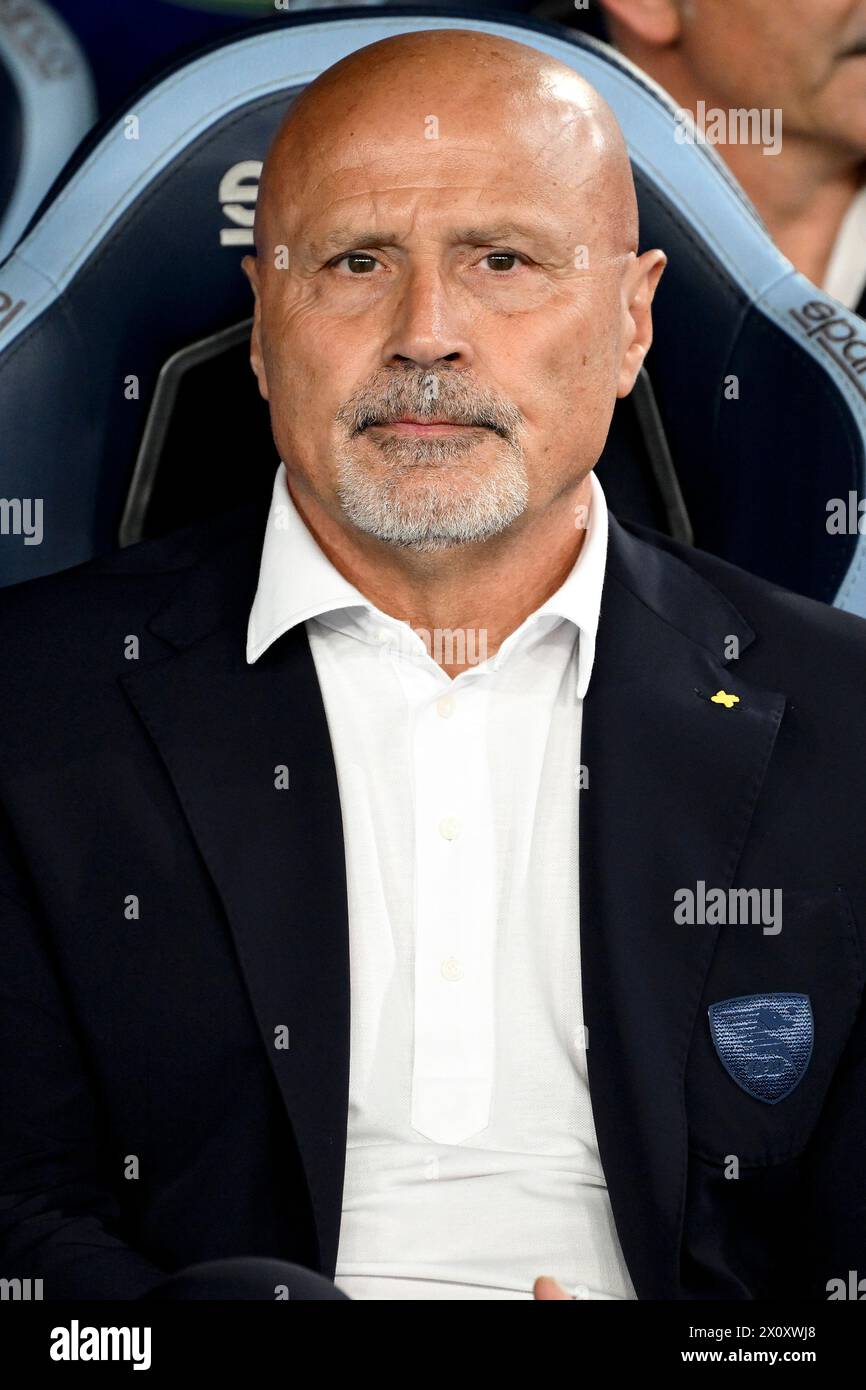 Stefano Colantuono allenatore della US Salernitana guarda durante la partita di serie A tra SS Lazio e US Salernitana allo stadio Olimpico di Roma (Italia), 12 aprile 2024. Foto Stock