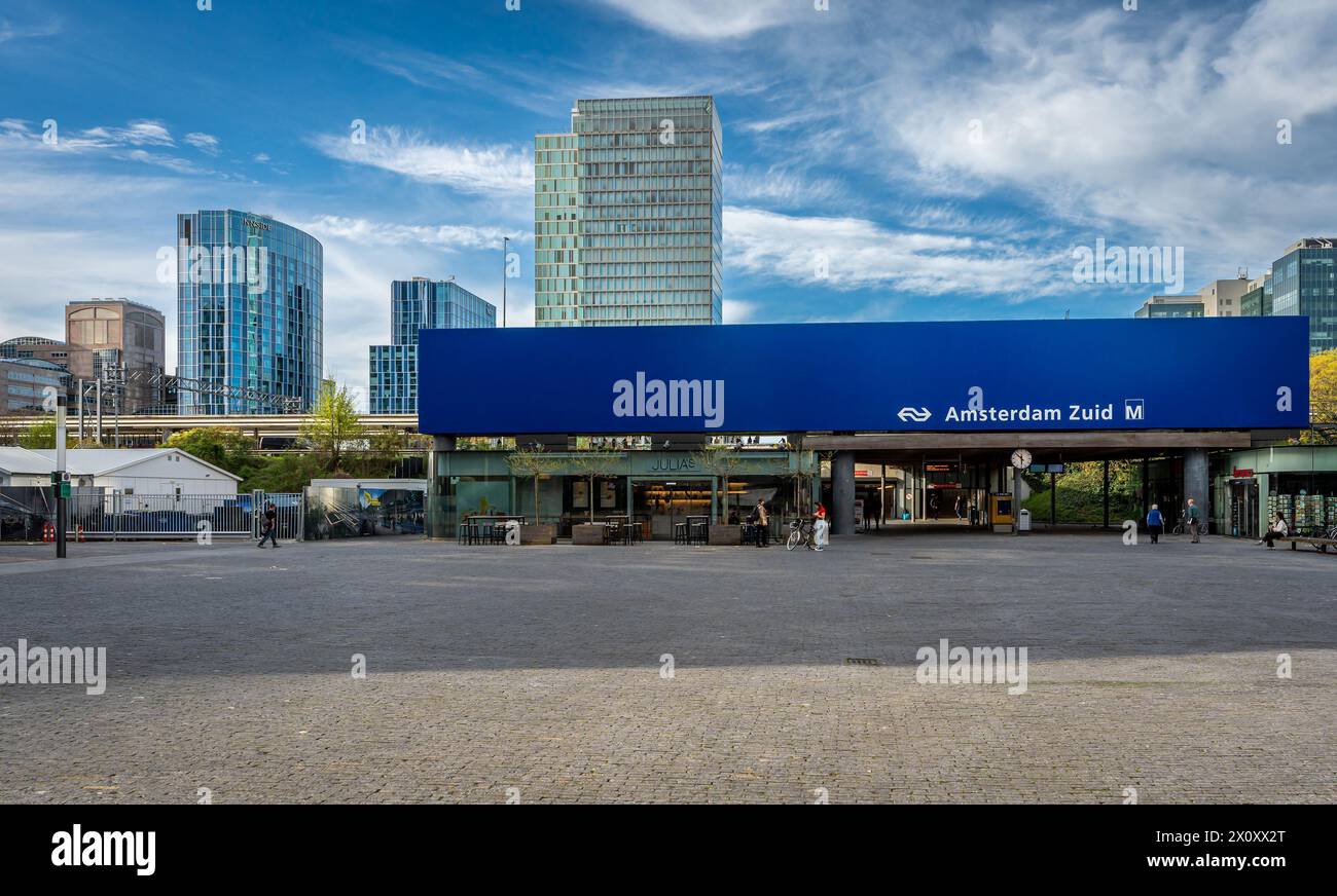 Amsterdam, Paesi Bassi, 07.04.2024, stazione ferroviaria e metropolitana Amsterdam Zuid Foto Stock
