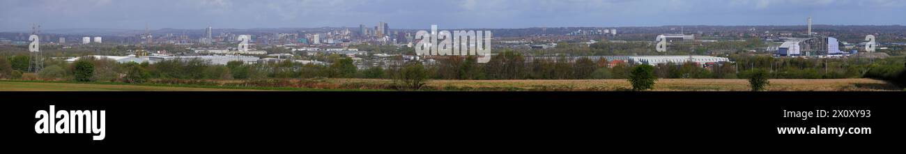 Una vista panoramica dello skyline del centro di Leeds da una distanza di 3 miglia. Foto Stock
