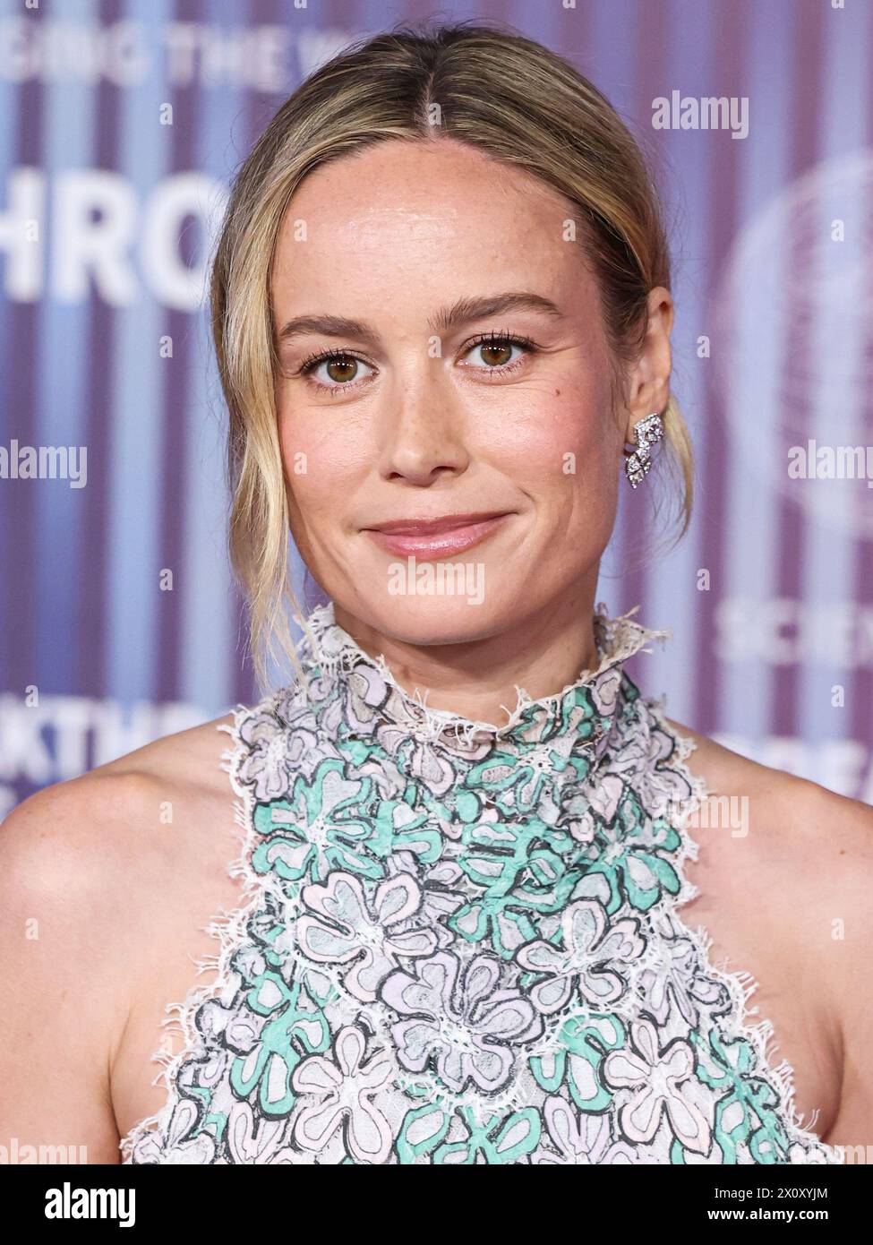 LOS ANGELES, CALIFORNIA, USA - 13 APRILE: Brie Larson indossa Chanel FW23 Couture arriva alla decima cerimonia annuale del Premio Breakthrough tenutasi all'Academy Museum of Motion Pictures il 13 aprile 2024 a Los Angeles, California, Stati Uniti. (Foto di Xavier Collin/Image Press Agency) Foto Stock