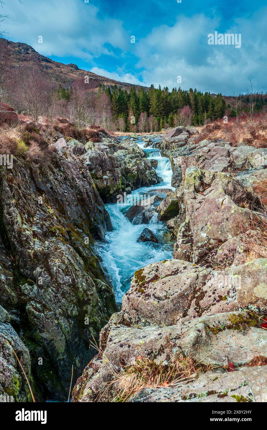 Fiume Duddon presso Birks Bridge vicino a Seathwaite, Cumbria Foto Stock