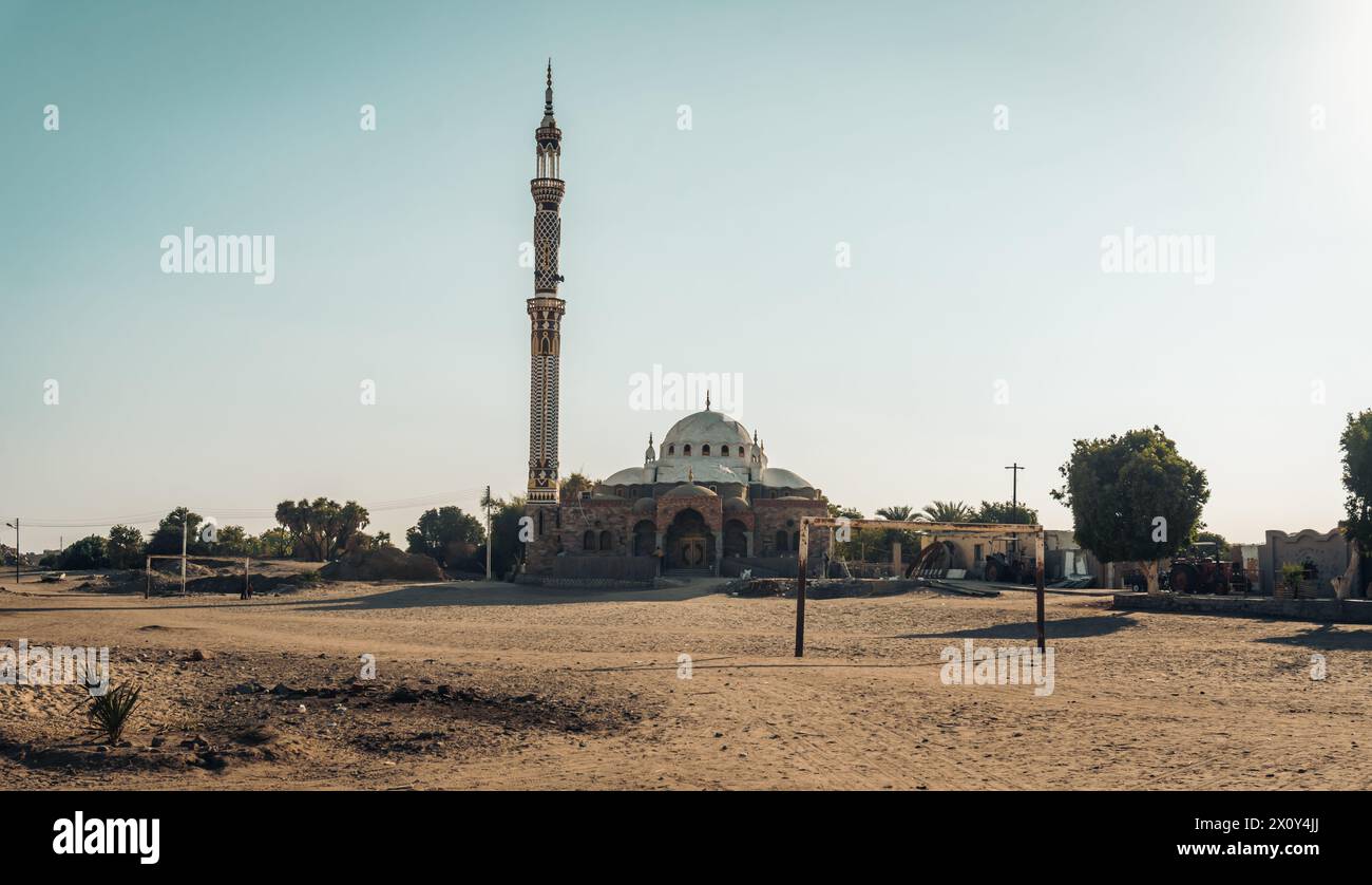 moschea nel villaggio nubiano vicino ad Assuan, Egitto, Africa Foto Stock