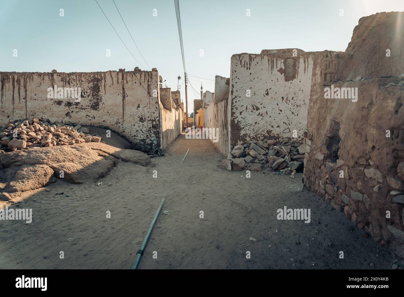 Strada nel villaggio nubiano vicino Assuan, Egitto, Africa Foto Stock